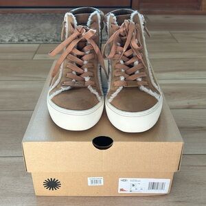 Gently used Ugg Ollie Heritage